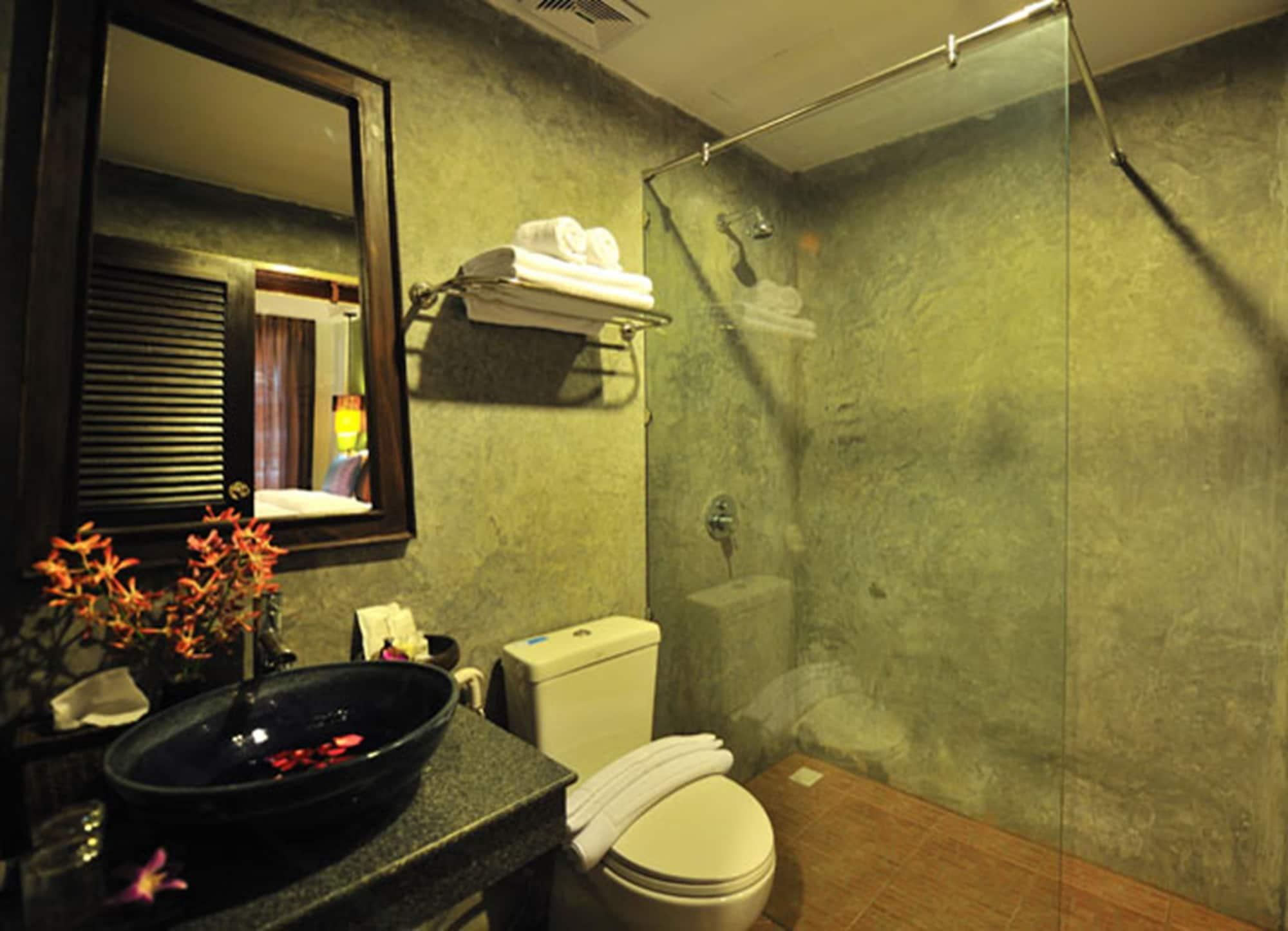 Siralanna Hotel Patong Екстериор снимка